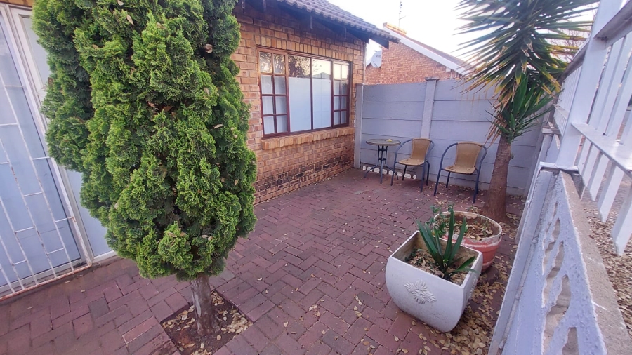 2 Bedroom Property for Sale in Uitsig Free State
